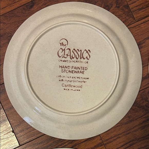 Vgt Hearthside Castlewood dinner plates. Hand painted stoneware Japan. - Picture 8 of 11